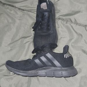 Adidas Women's Swift Run Shoes Size 8.5